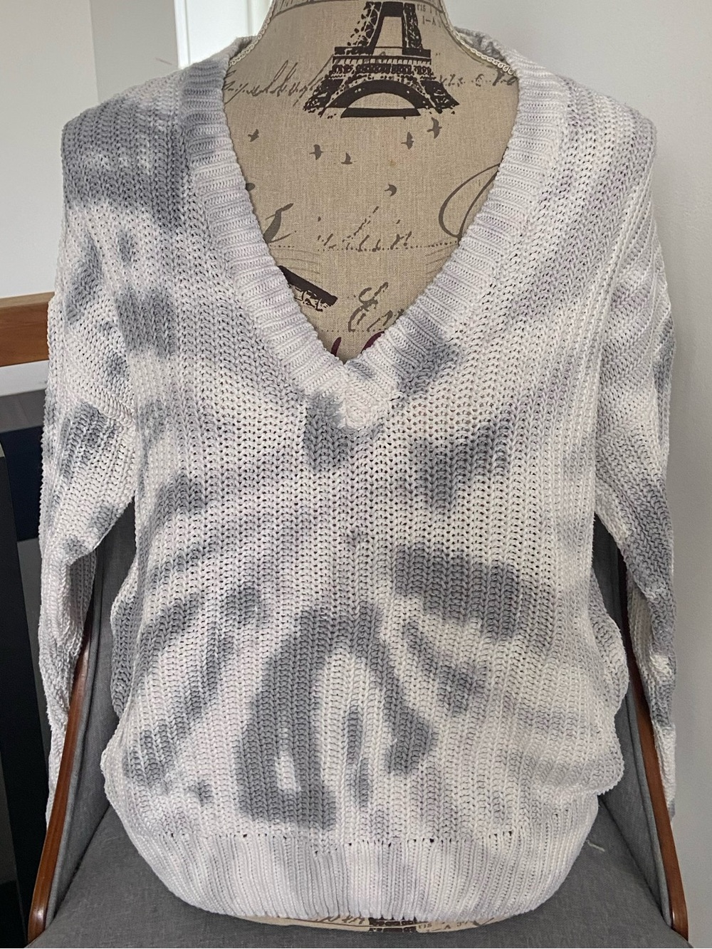 PINK Victoria's Secret White & Gray Tie-Dye V-Neck Sweater